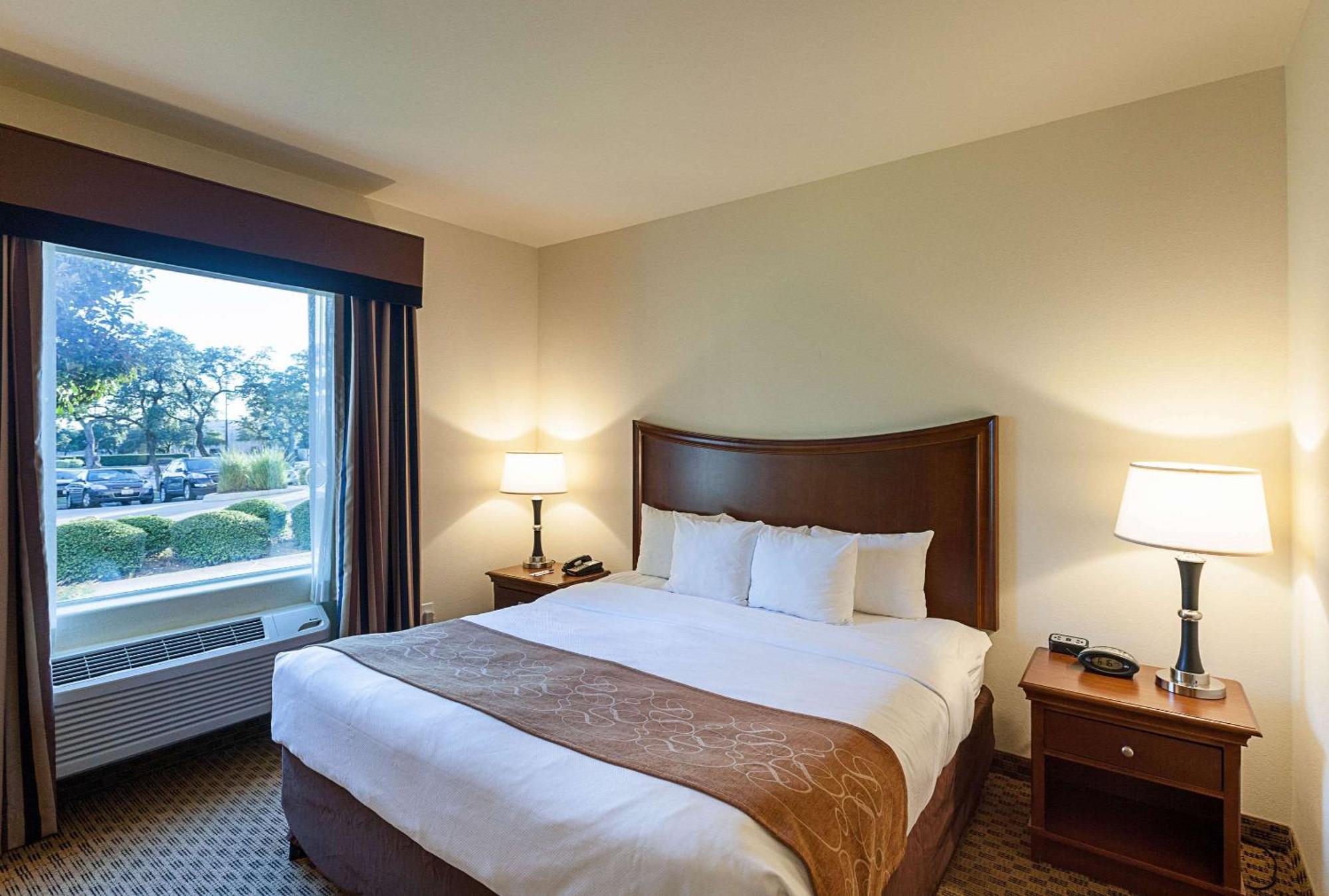 คอมฟอร์ต สวีท ซานแอนโทนิโอ นอร์ท - สโตน โอ๊ค Hotel ซานอันโตนิโอ ภายนอก รูปภาพ